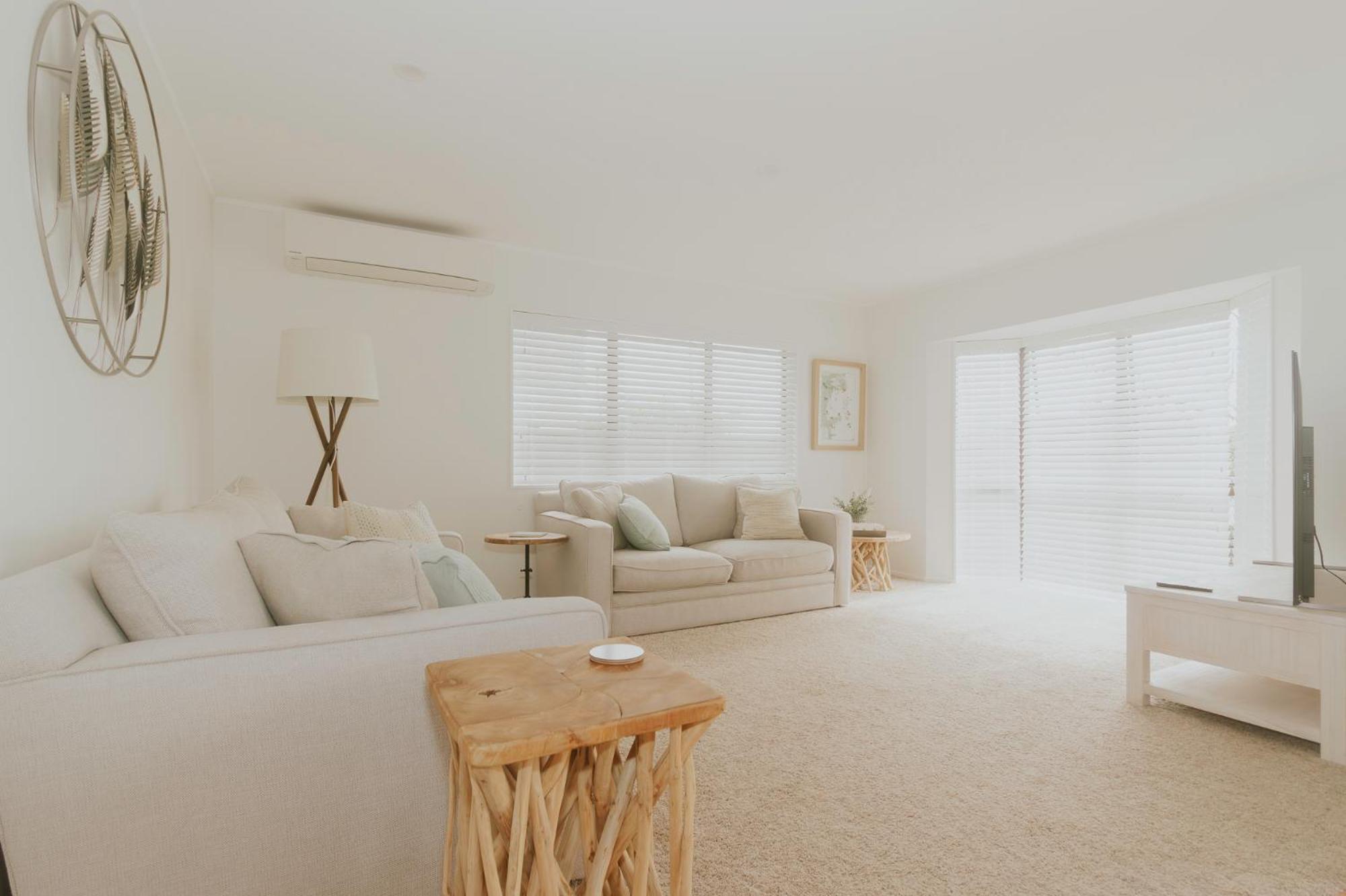 Salty Breeze Beach House Orewa Exterior photo